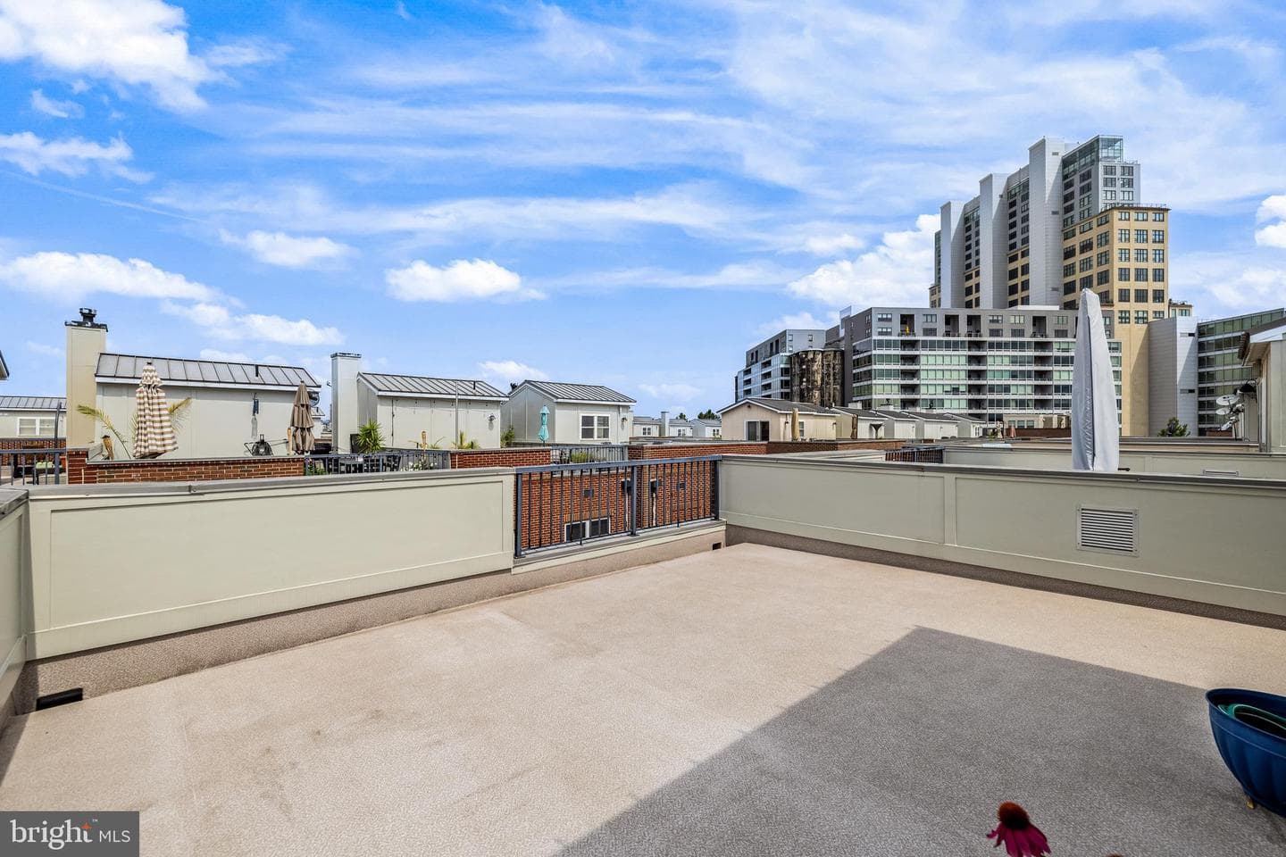 1420 Benjamin Street photo 43