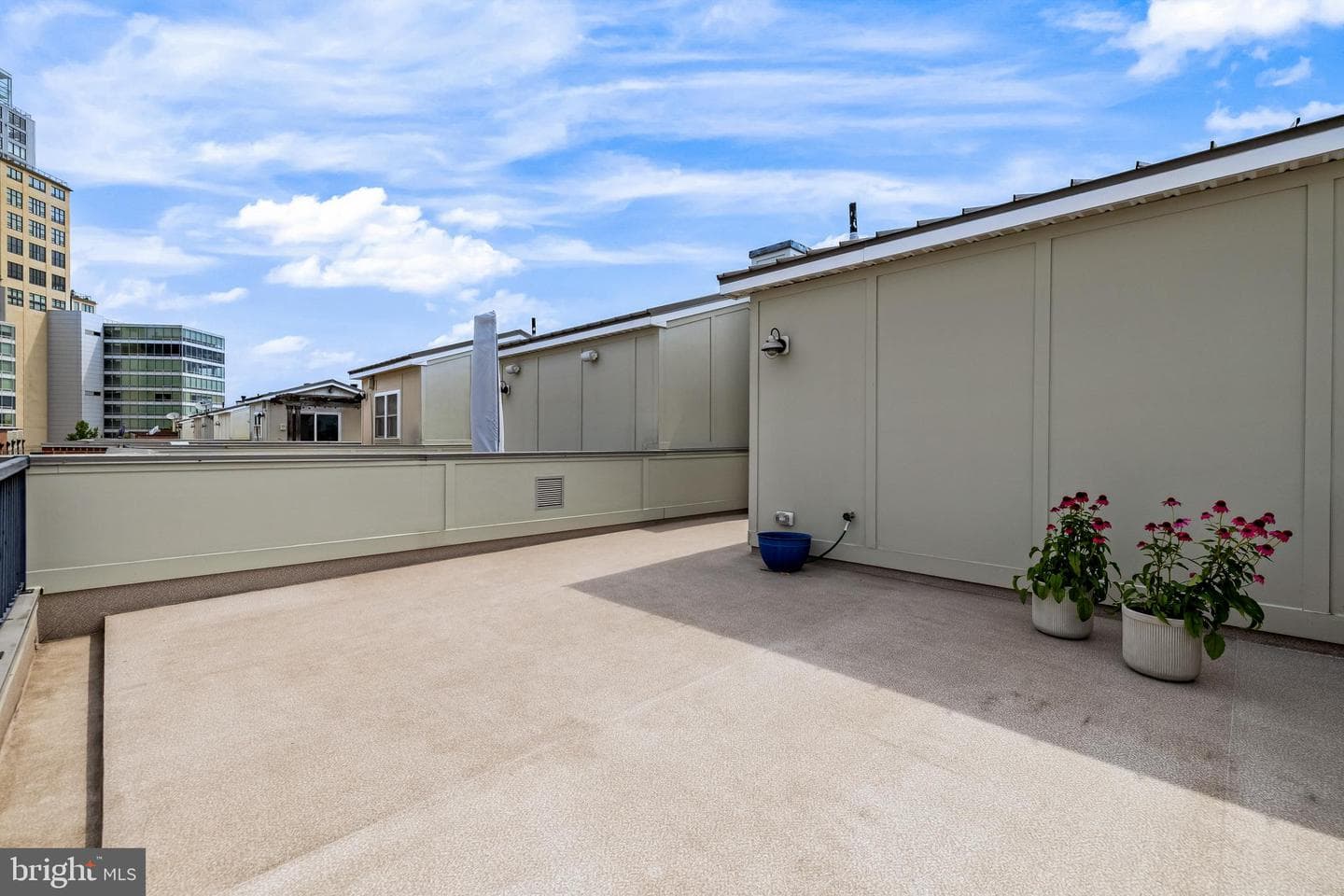 1420 Benjamin Street photo 44