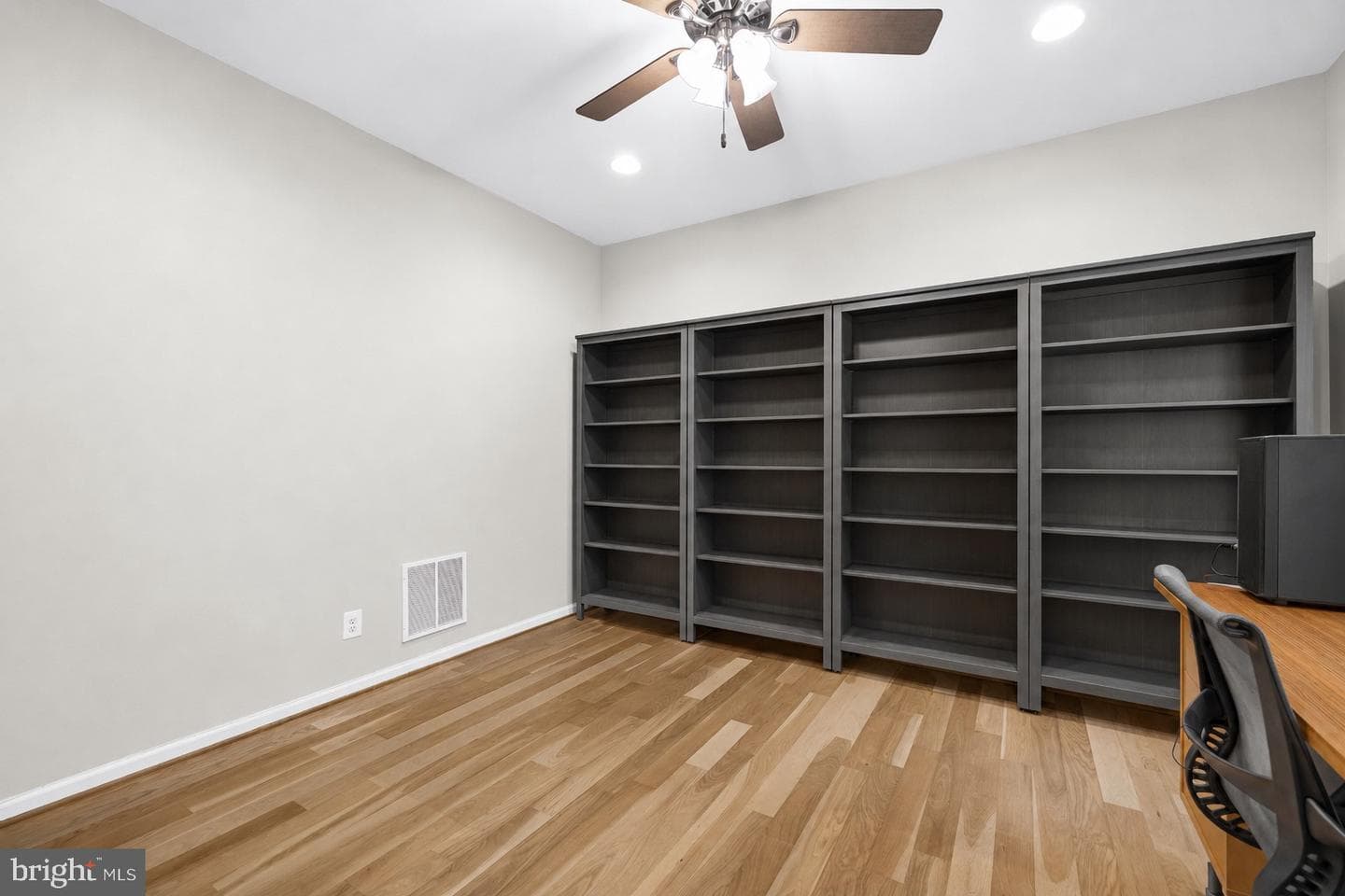 1420 Benjamin Street photo 5