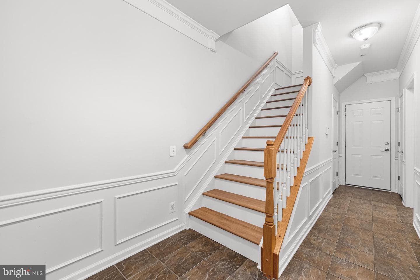 1420 Benjamin Street photo 6