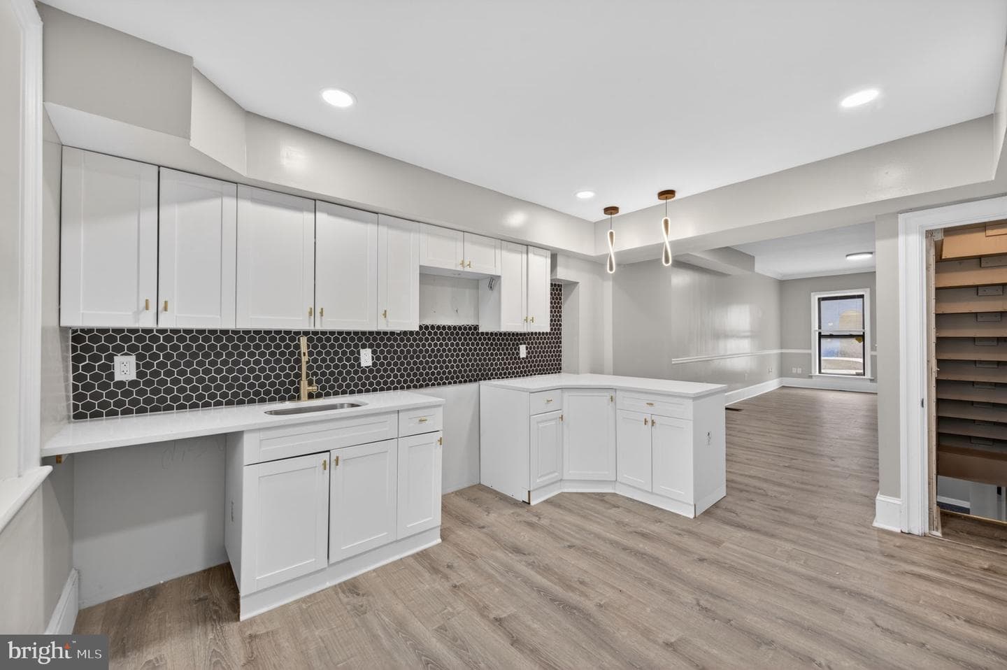 1338 Sargeant Street photo 24