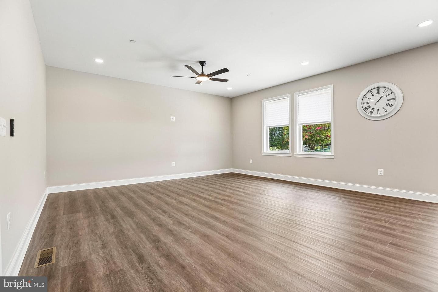 6806 Everall Avenue photo 4