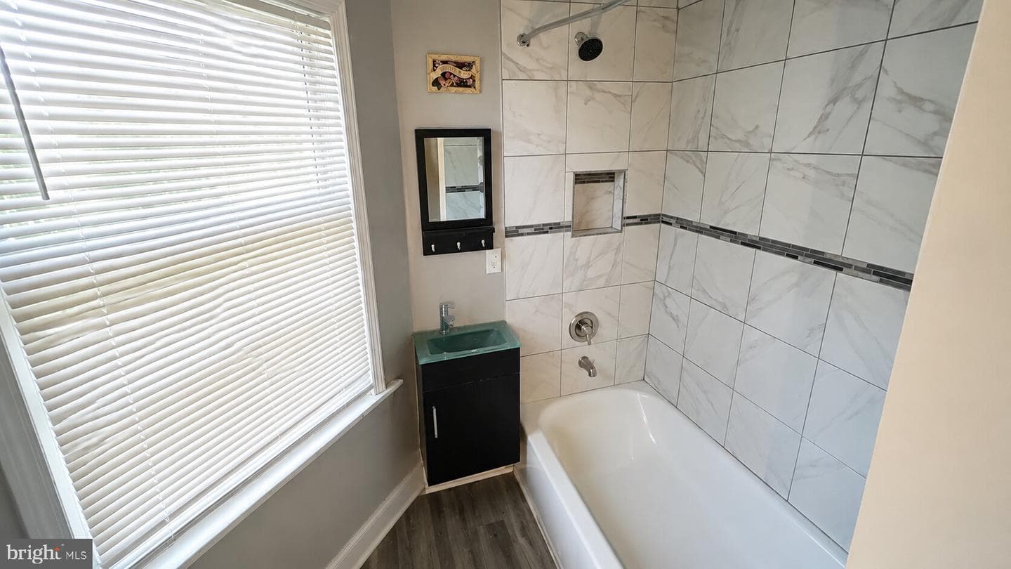 1713 N Rosedale Street photo 8