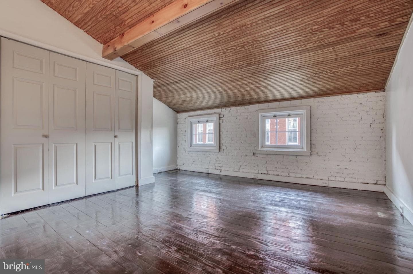 1125 William Street photo 9