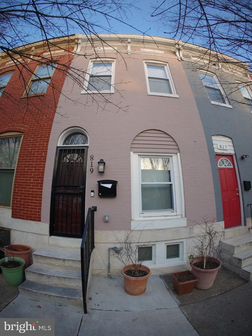 819 N Montford Avenue