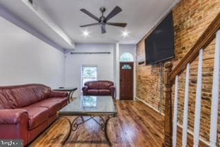 819 N Montford Avenue photo 2