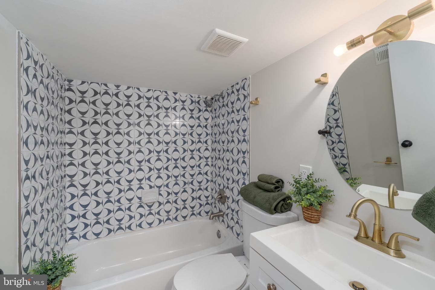 139 N Port Street photo 21