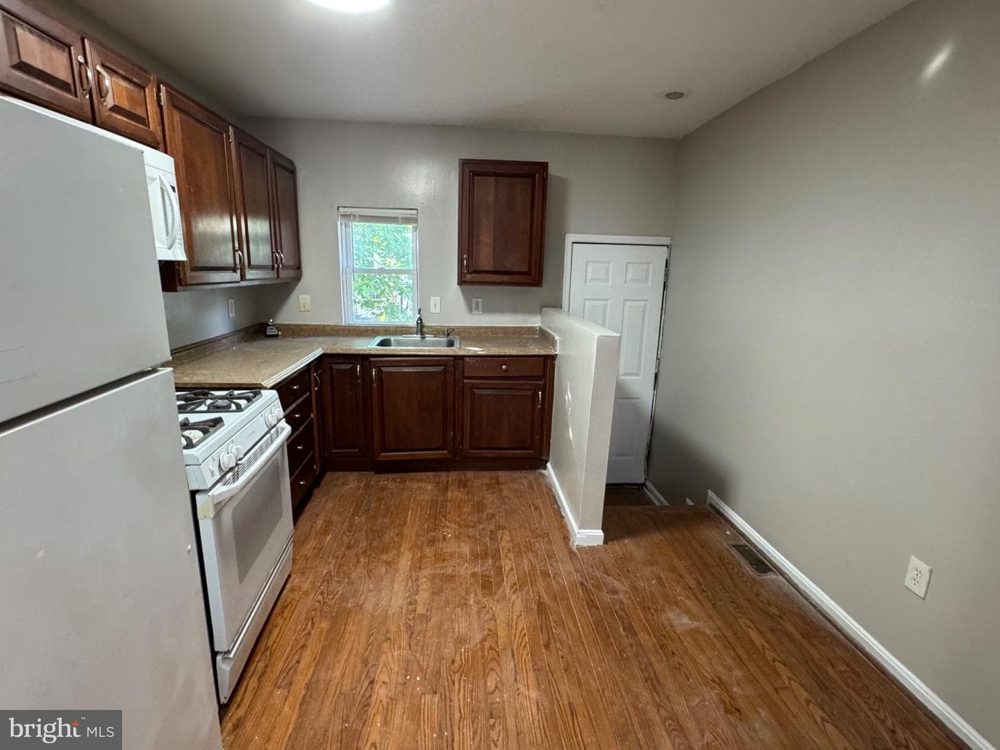 1123 Sargeant Street photo 2