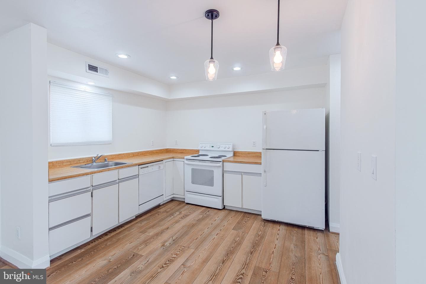 7240 Park Heights Avenue #210 photo 27