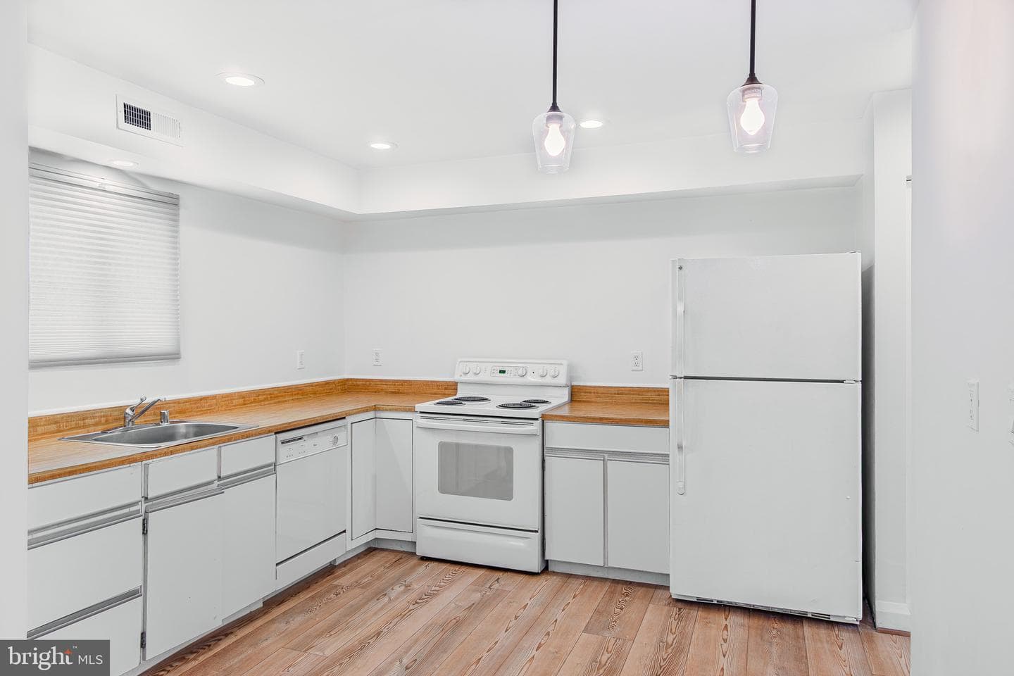 7240 Park Heights Avenue #210 photo 32