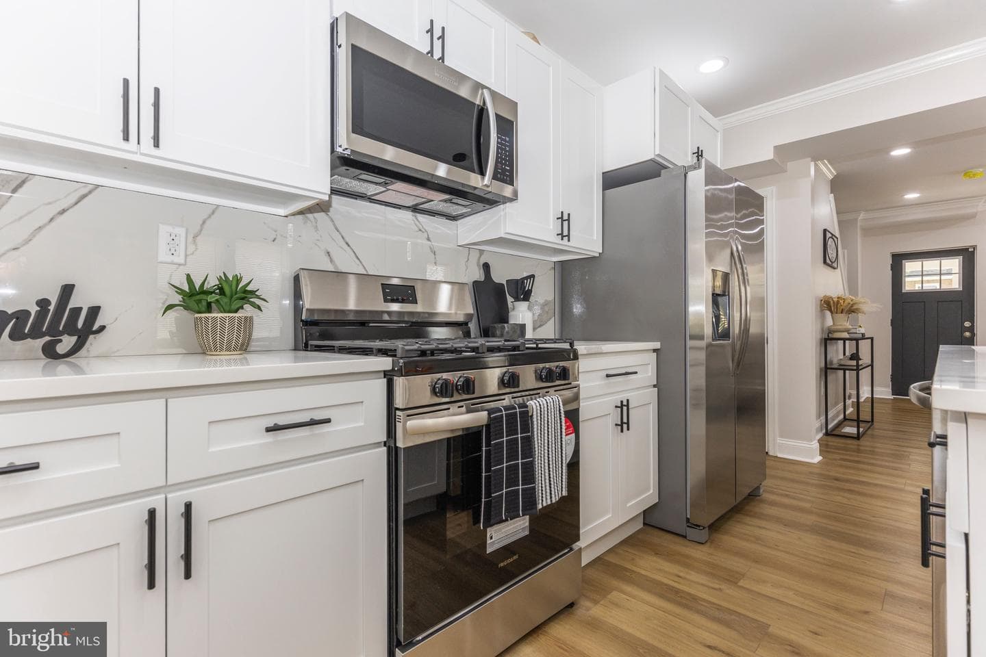 2412 Shirley Avenue photo 2