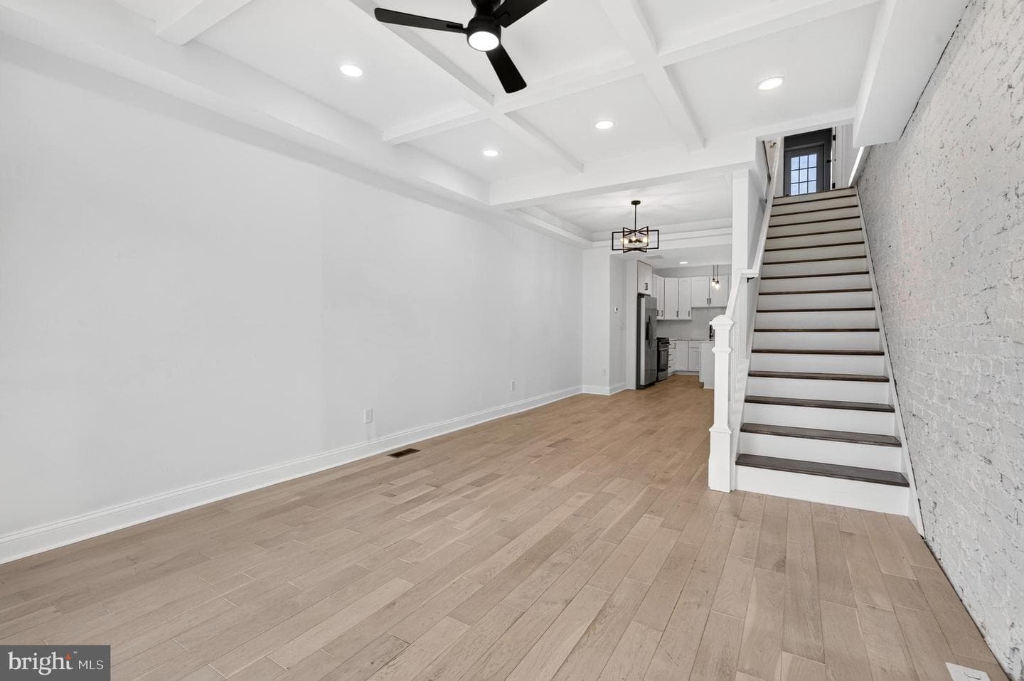 1513 Henry Street photo 11