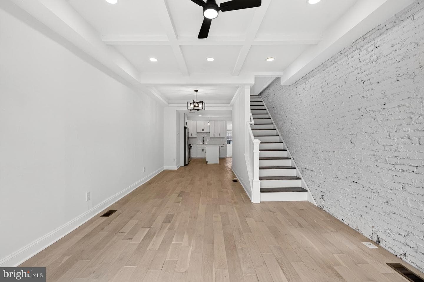 1513 Henry Street photo 13
