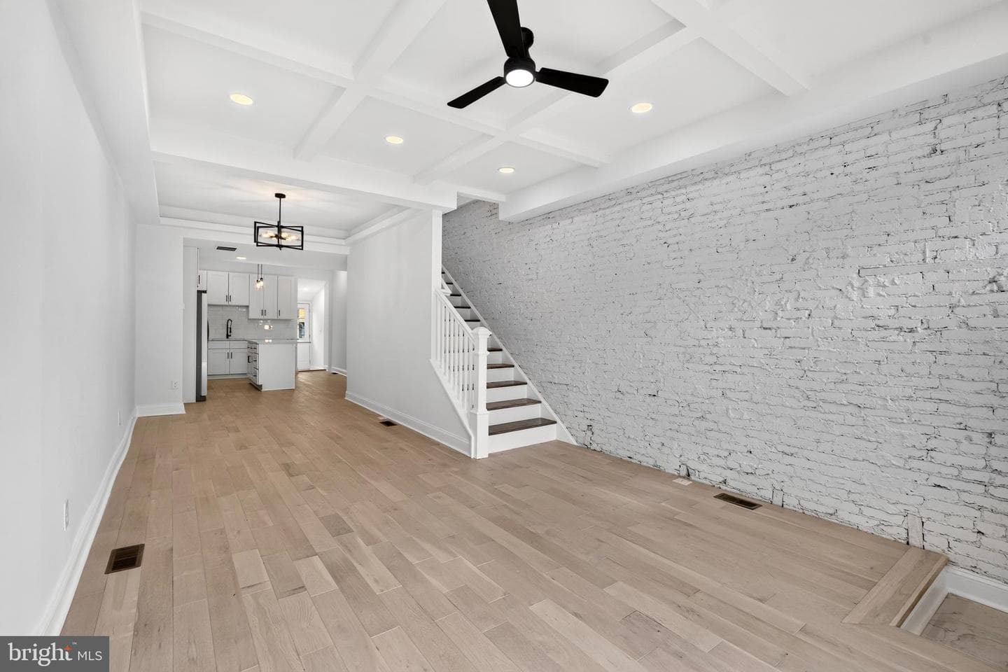 1513 Henry Street photo 14