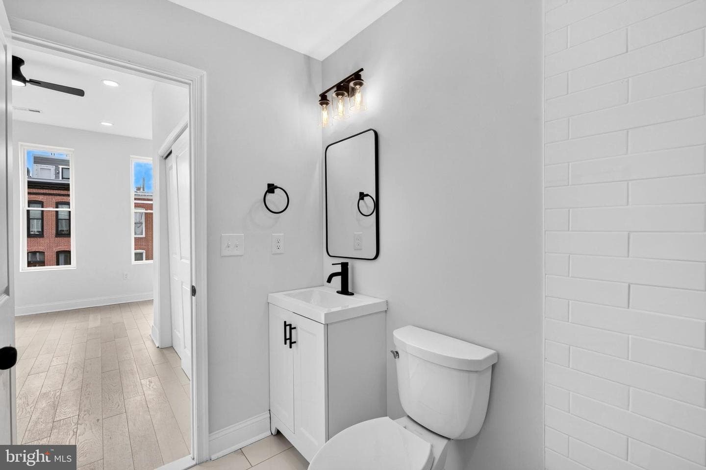 1513 Henry Street photo 17