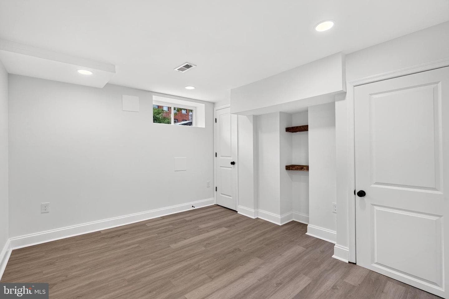 1513 Henry Street photo 18