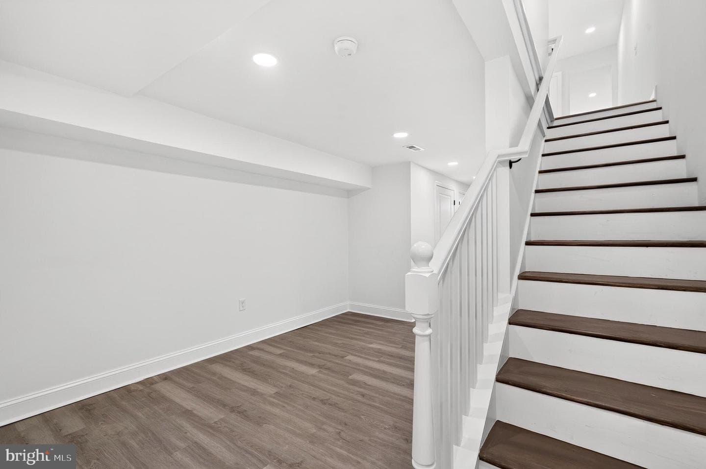 1513 Henry Street photo 21