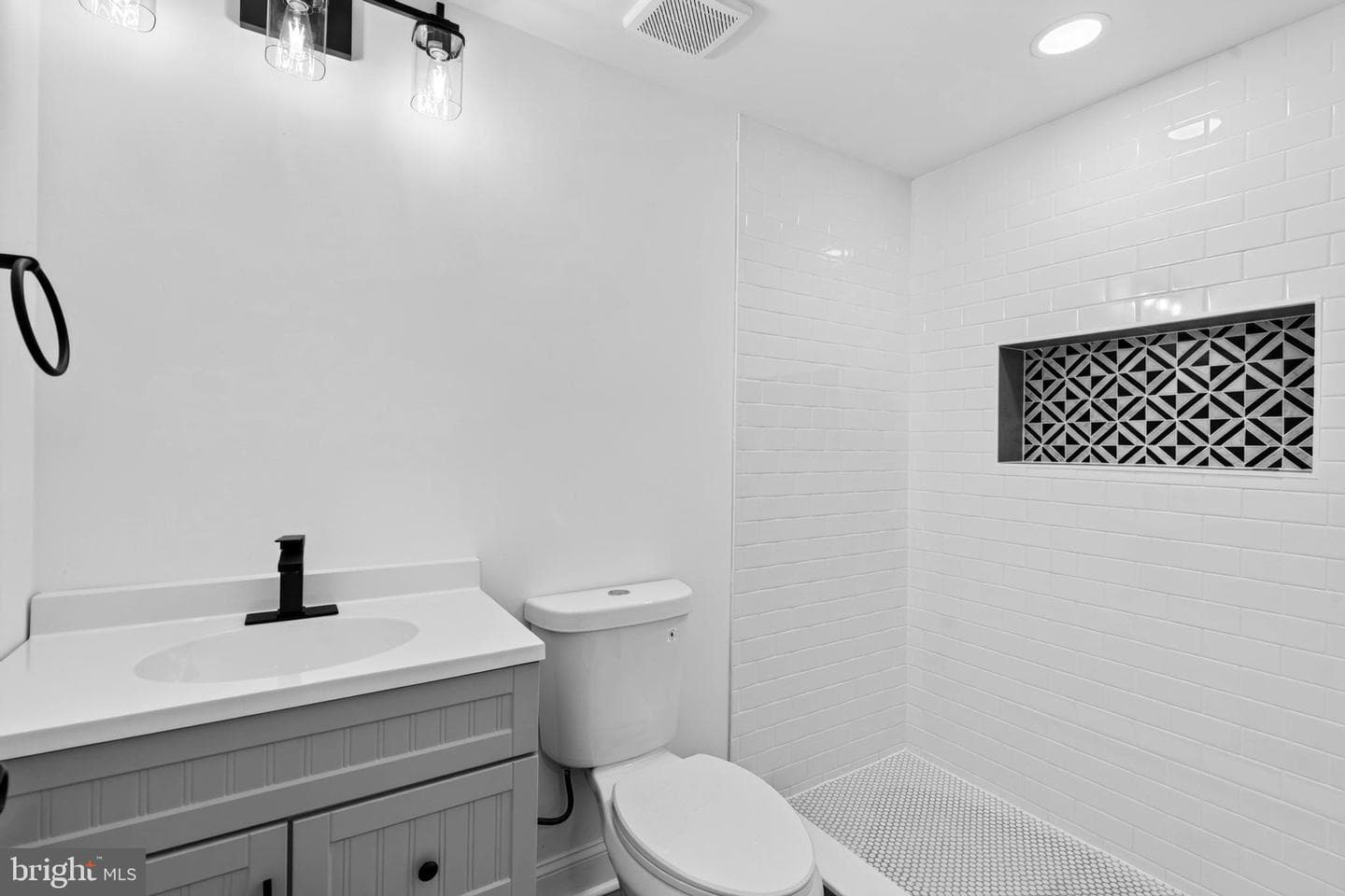 1513 Henry Street photo 24