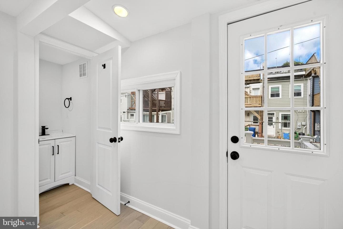 1513 Henry Street photo 26