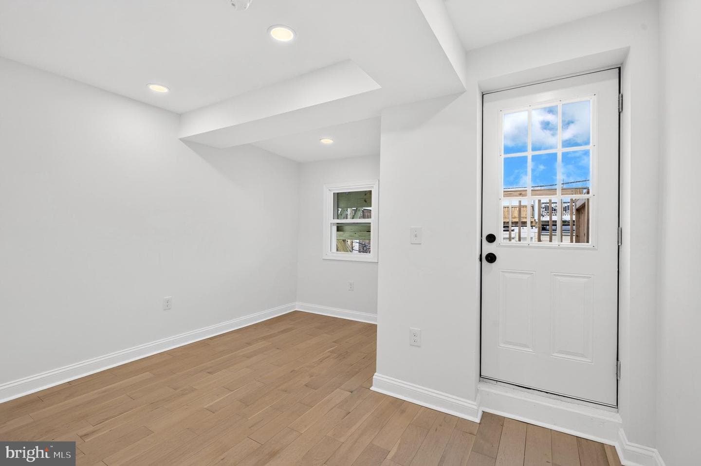 1513 Henry Street photo 27