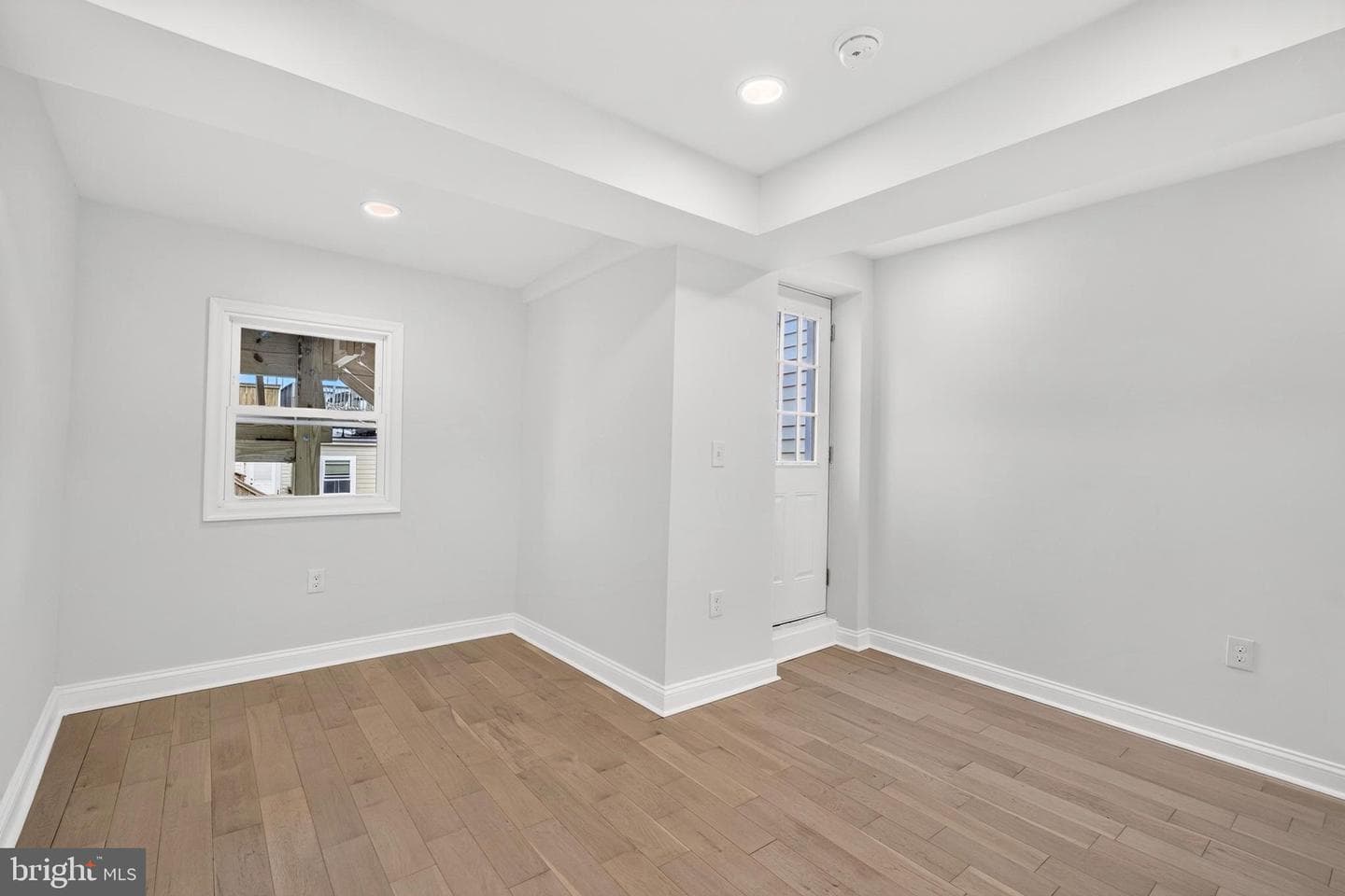 1513 Henry Street photo 28