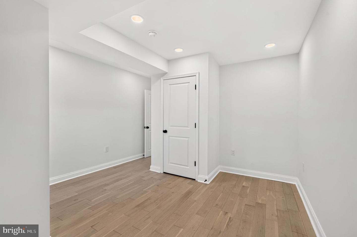 1513 Henry Street photo 29