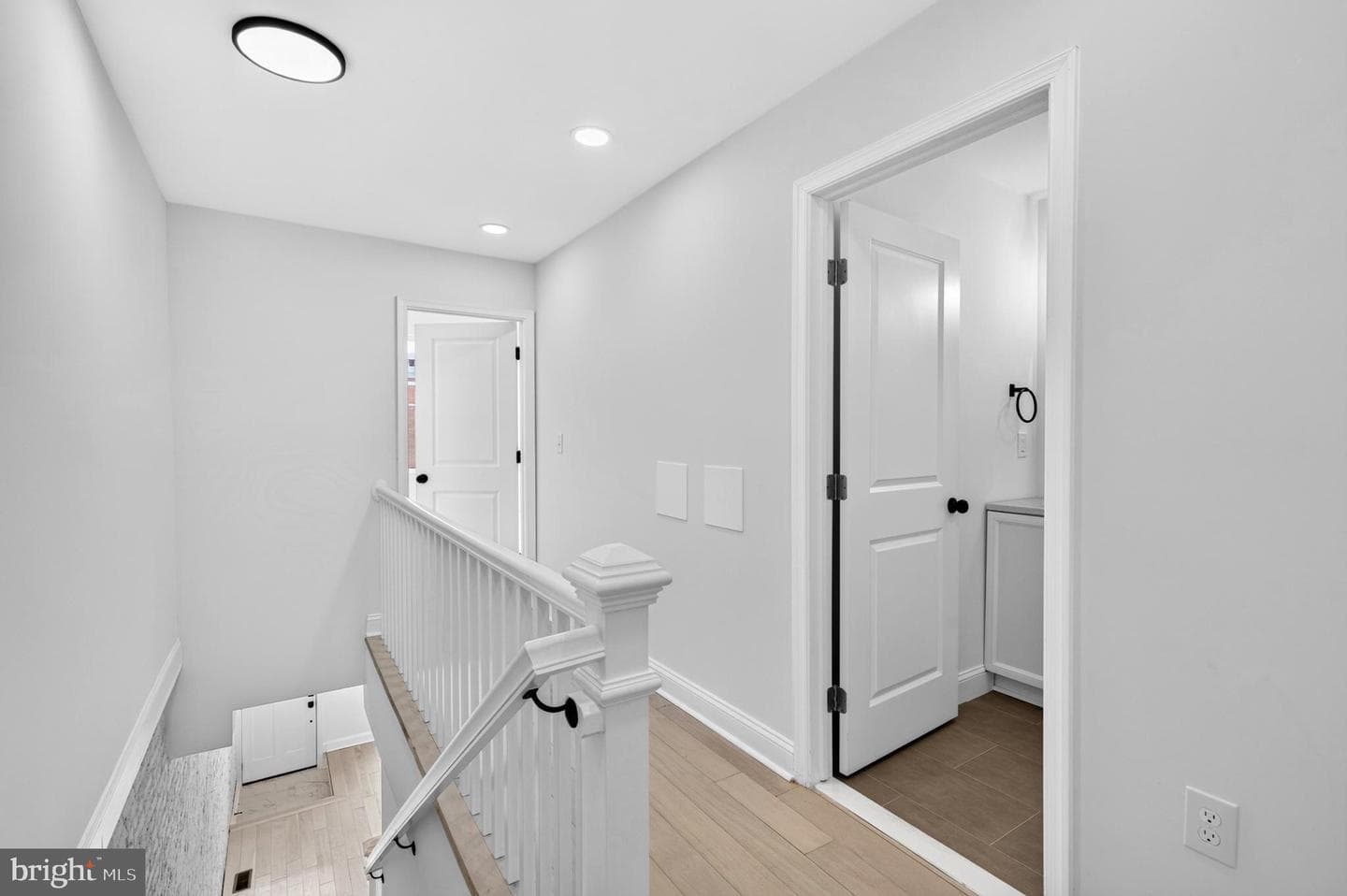 1513 Henry Street photo 30