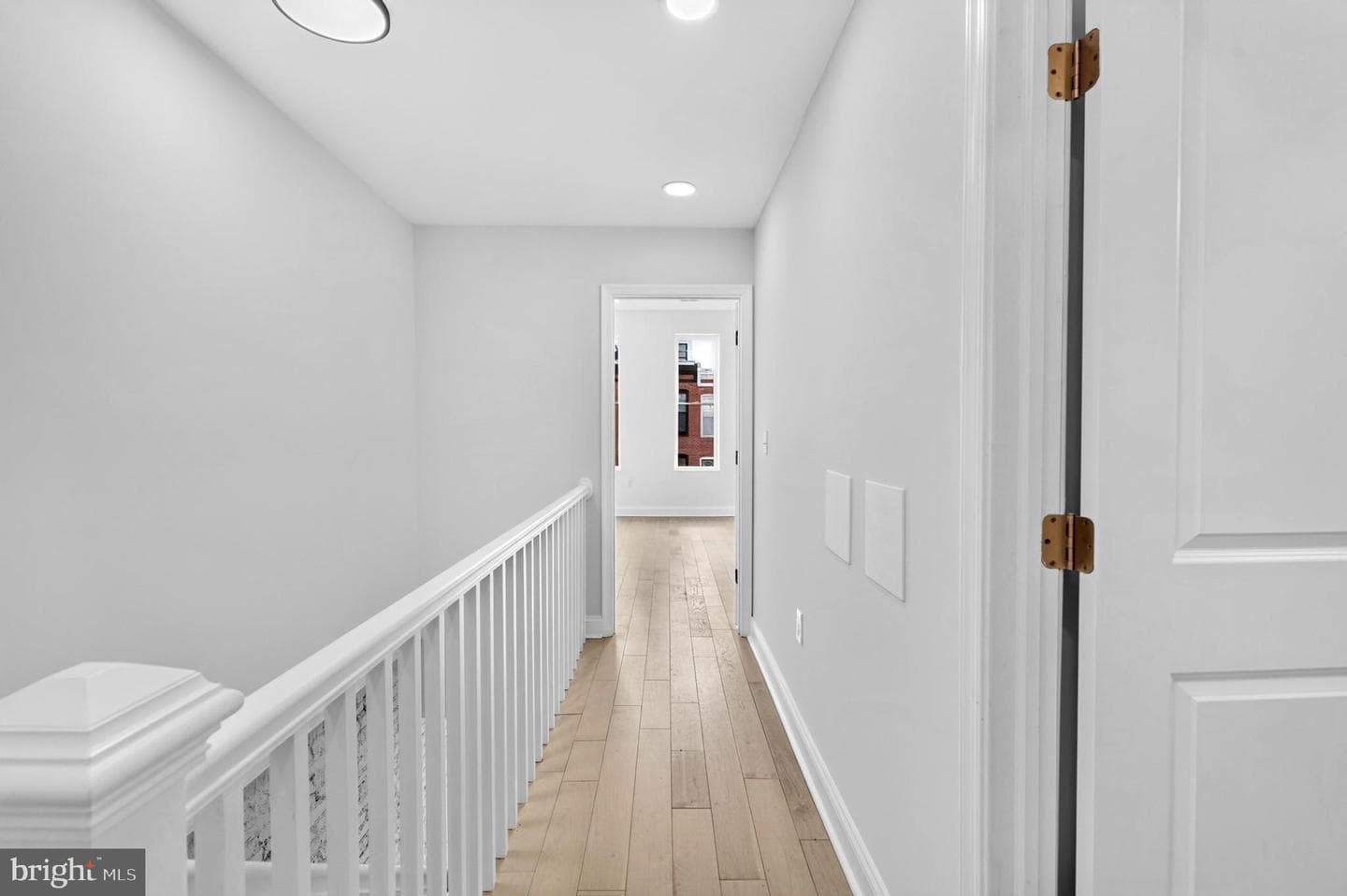 1513 Henry Street photo 31