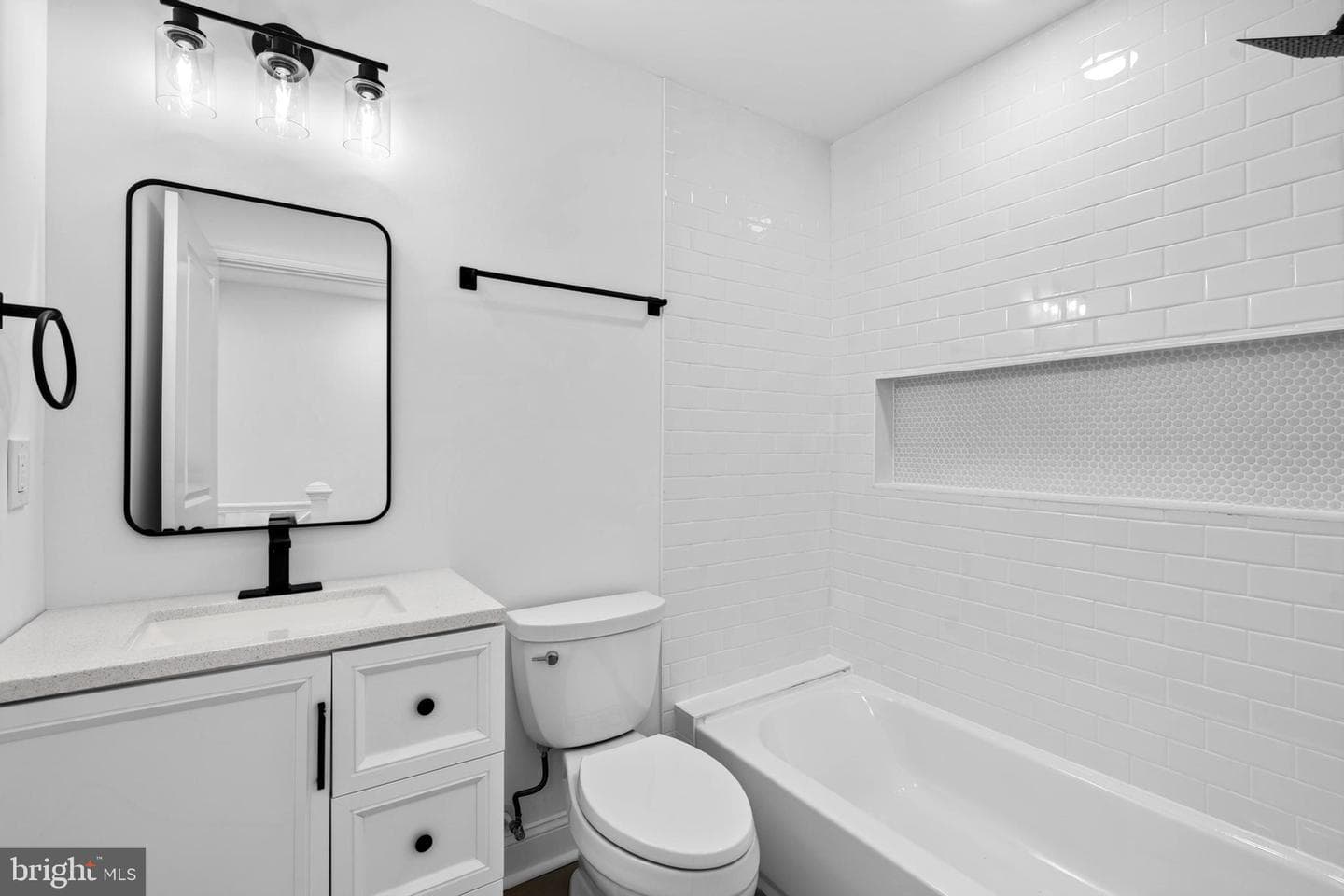 1513 Henry Street photo 32