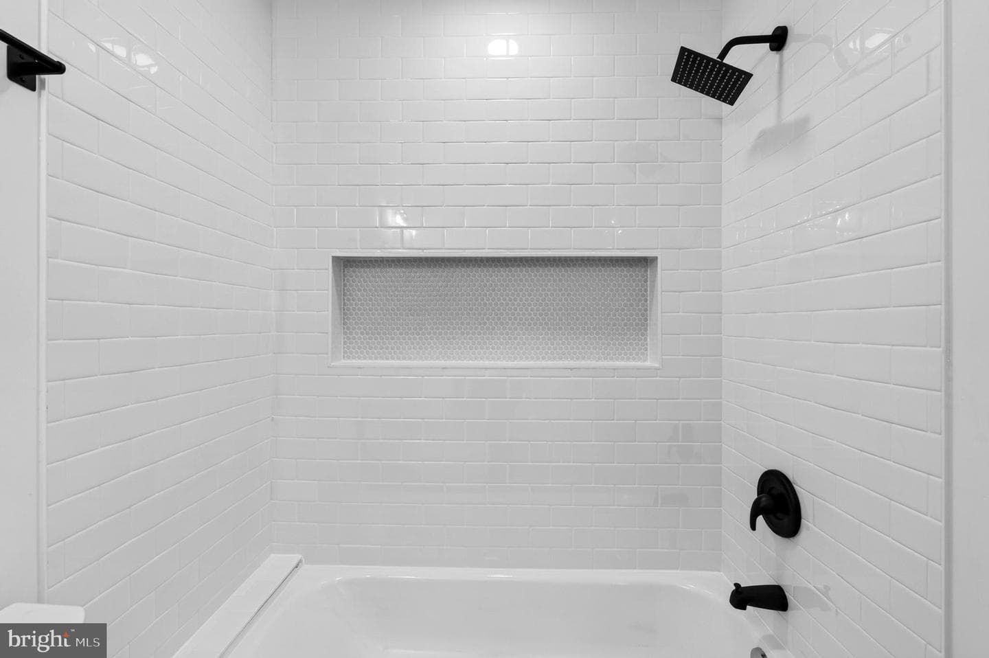 1513 Henry Street photo 33
