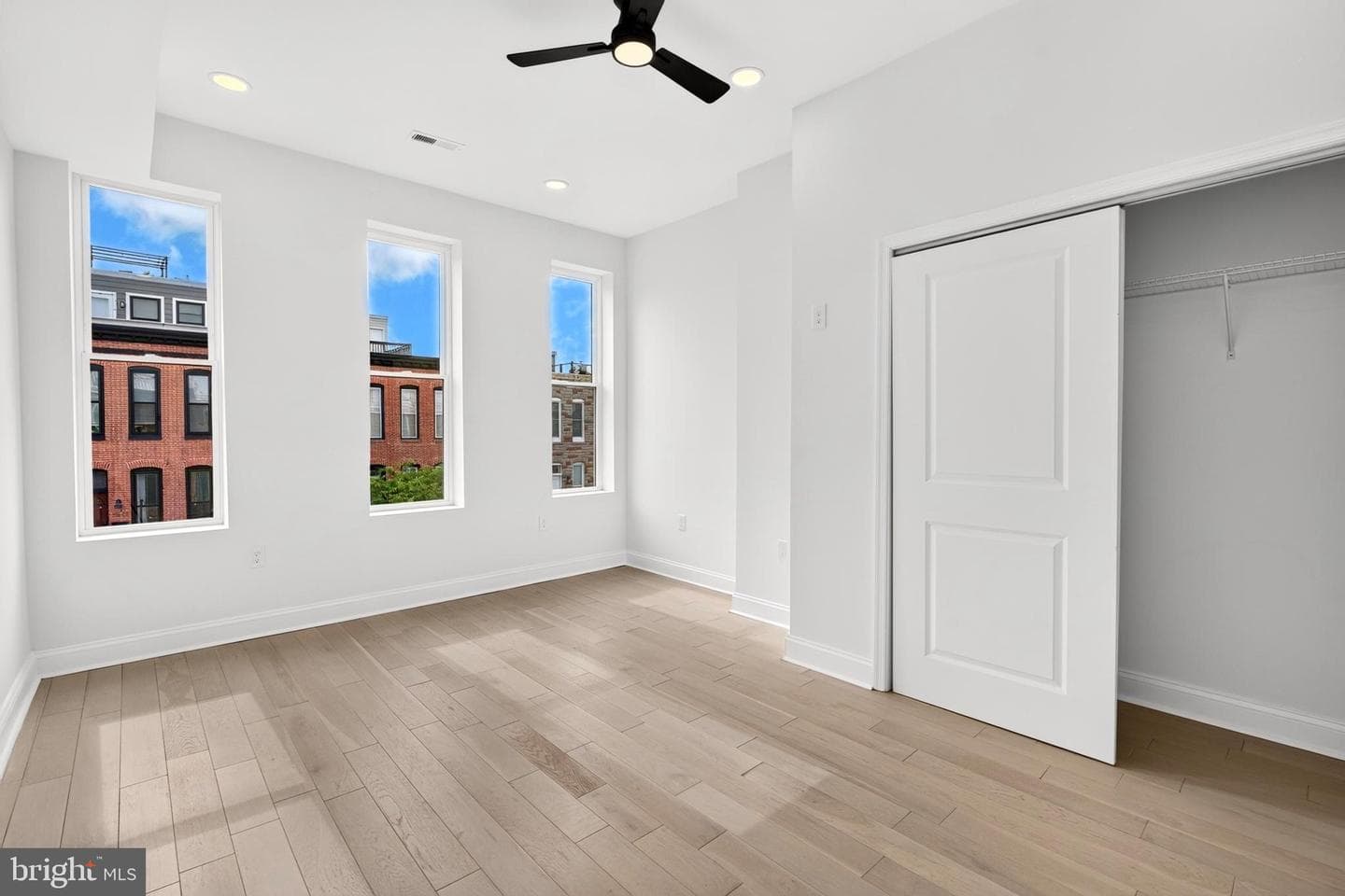 1513 Henry Street photo 36