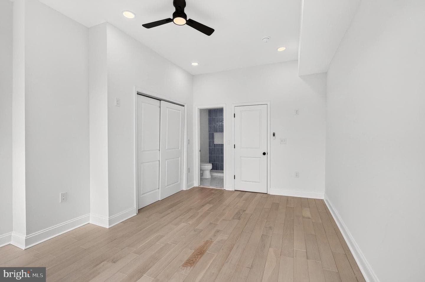 1513 Henry Street photo 38