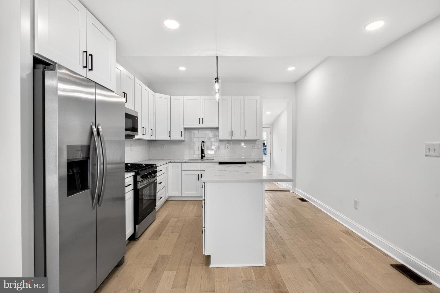 1513 Henry Street photo 7
