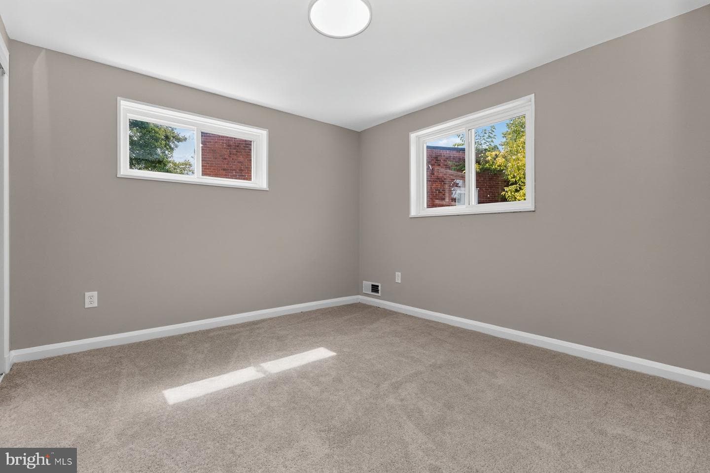 833 Sheridan Avenue photo 12