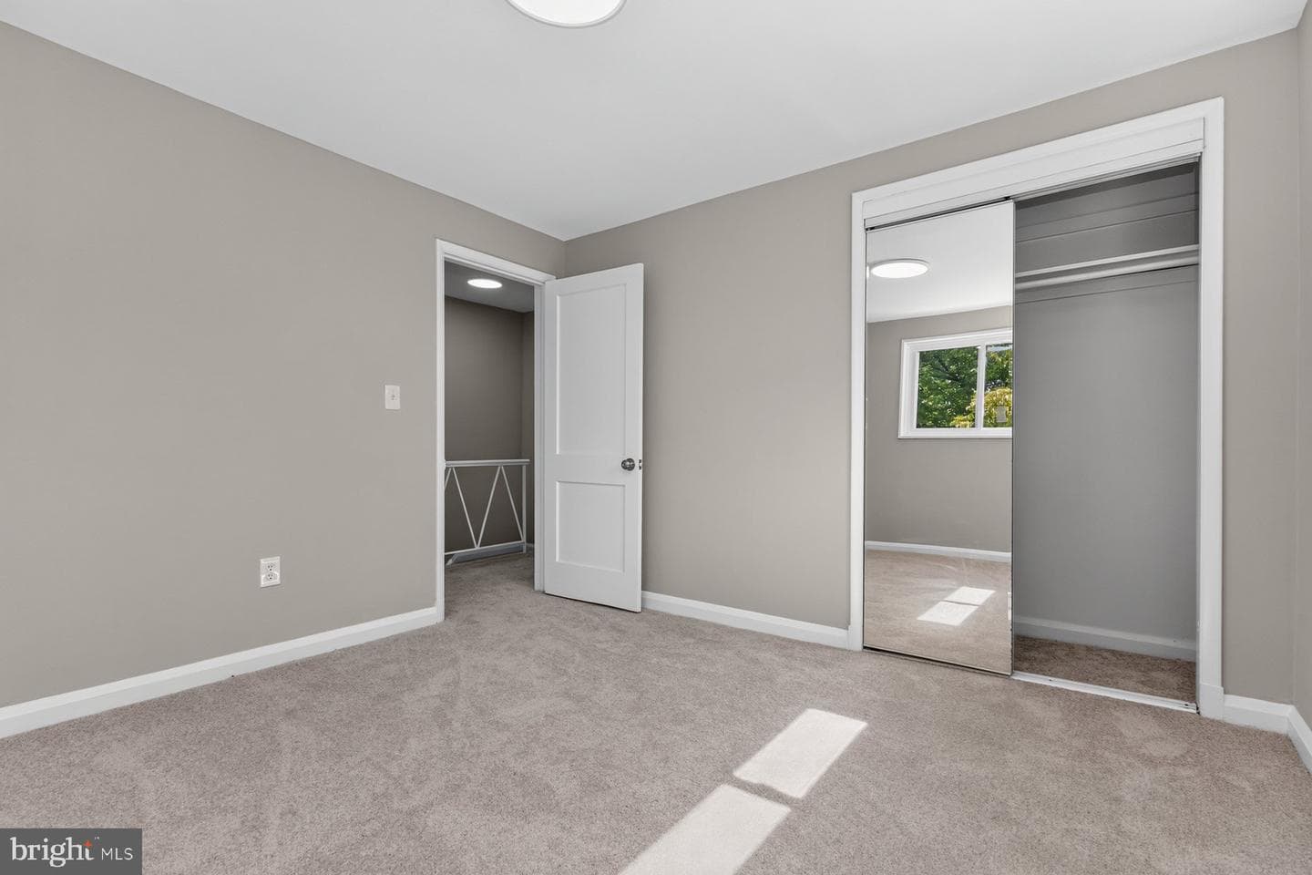 833 Sheridan Avenue photo 13