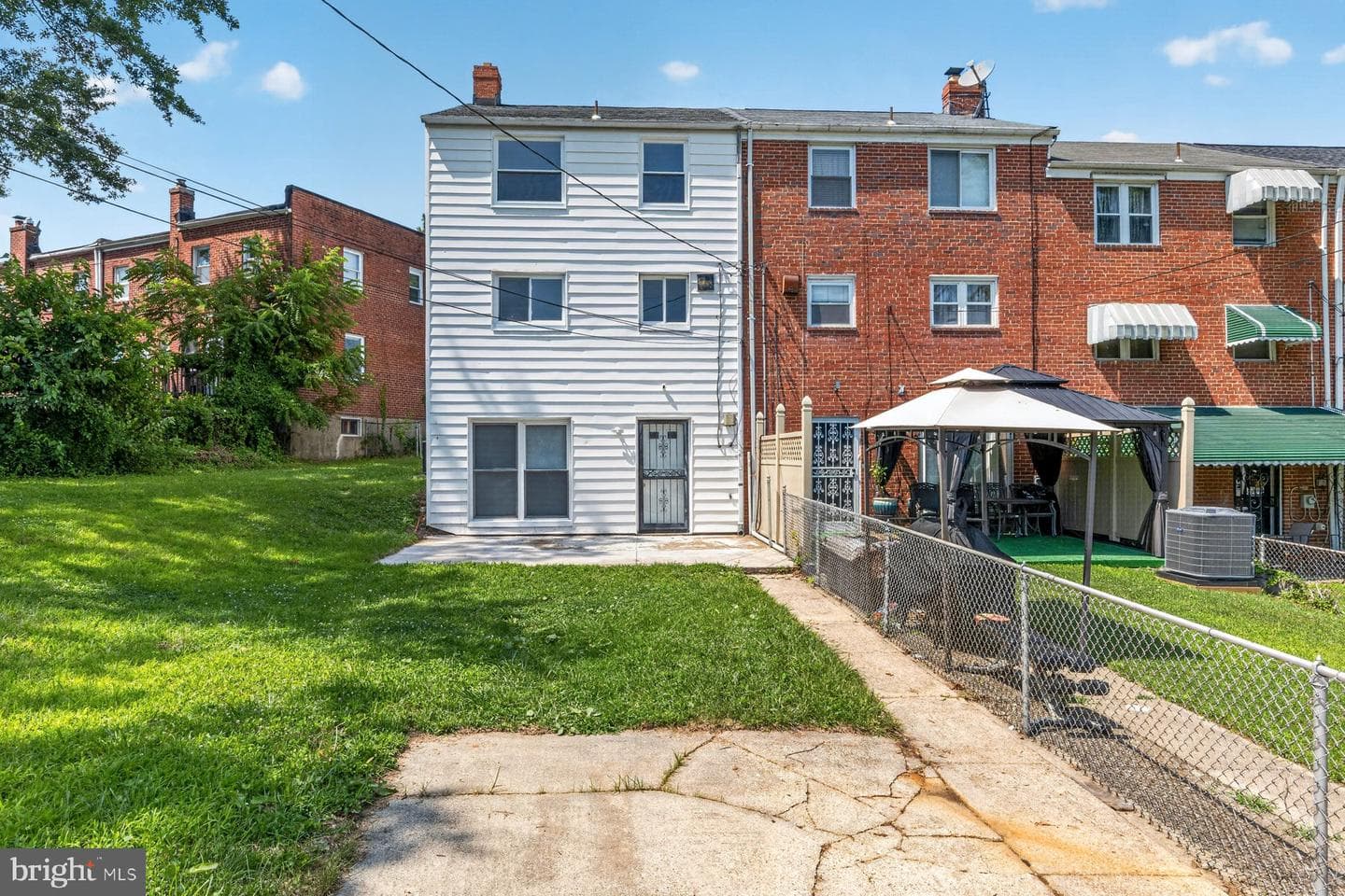 833 Sheridan Avenue photo 22