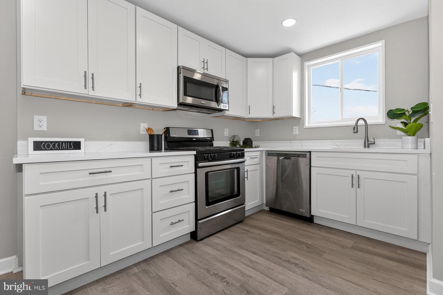 833 Sheridan Avenue photo 4