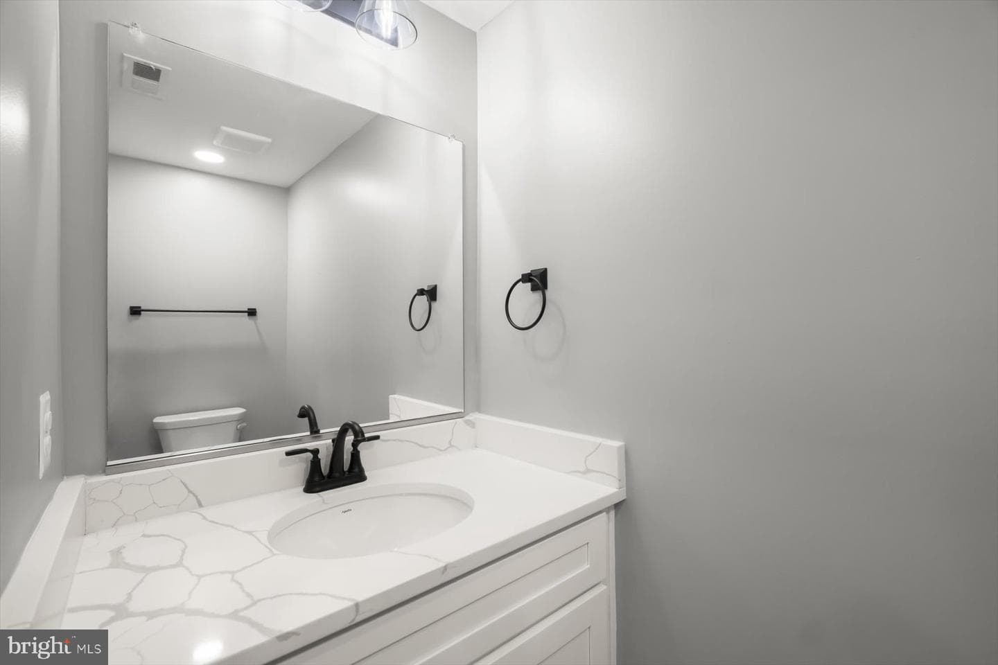 719 Oldham Street photo 13