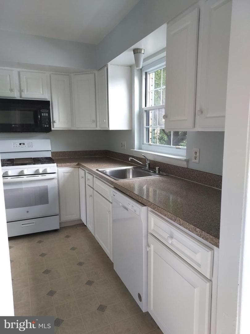 16 Alanbrooke Court #16 photo 3