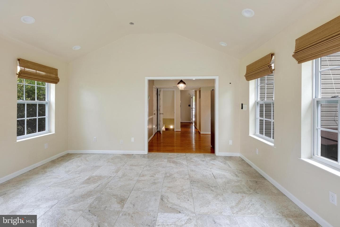 10 Malus Court photo 16