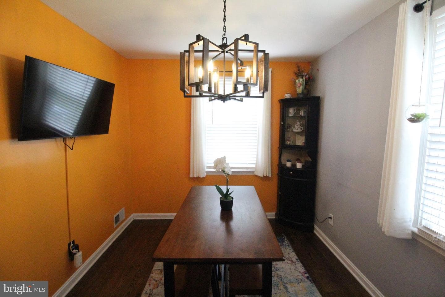 416 S Taylor photo 5