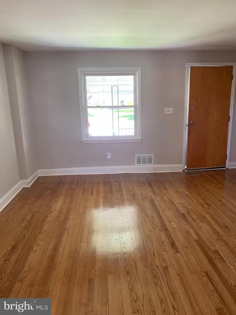 114 Kingston Road photo 3