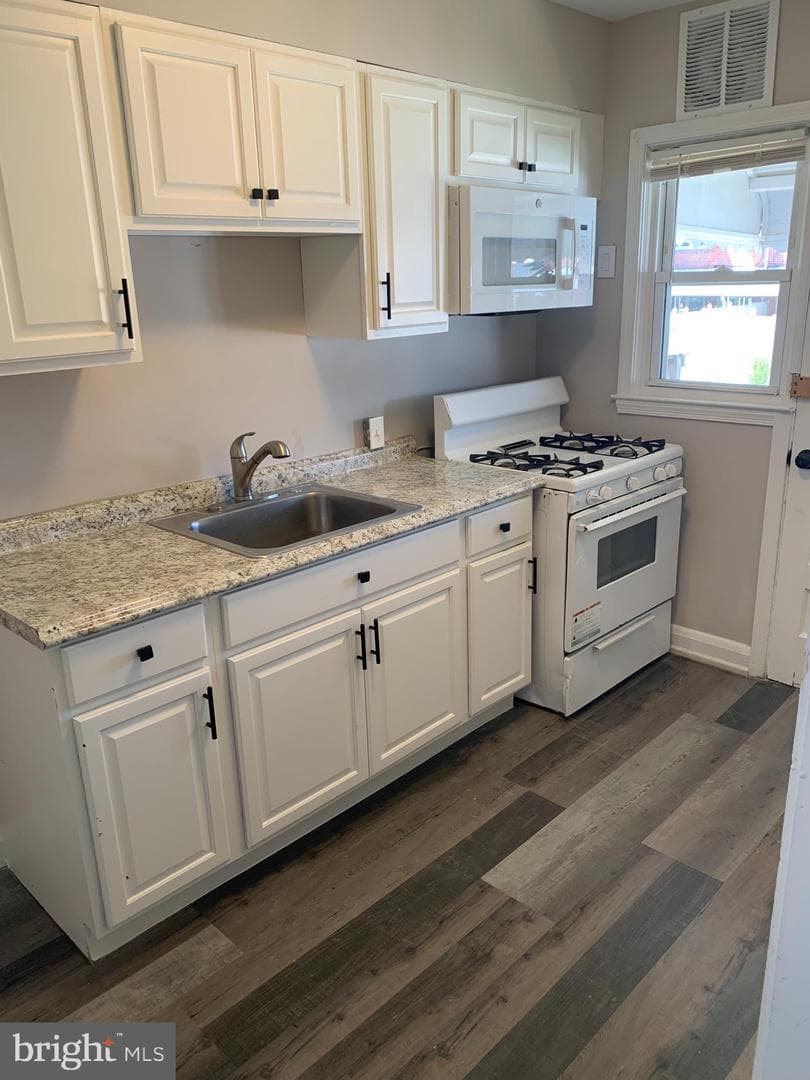 114 Kingston Road photo 4