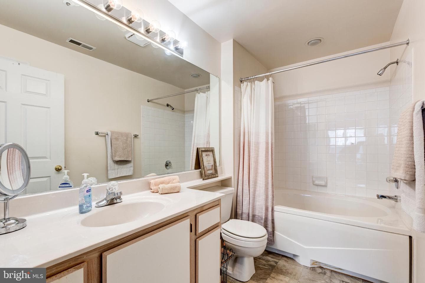 4405 Silverbrook Lane #102 photo 24