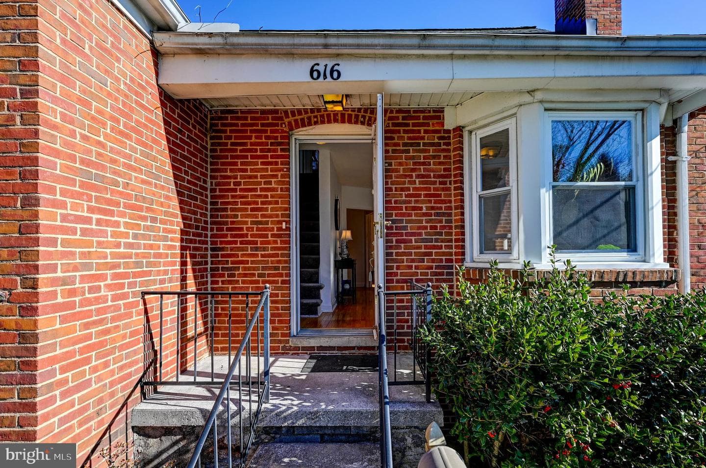 616 College Avenue photo 4