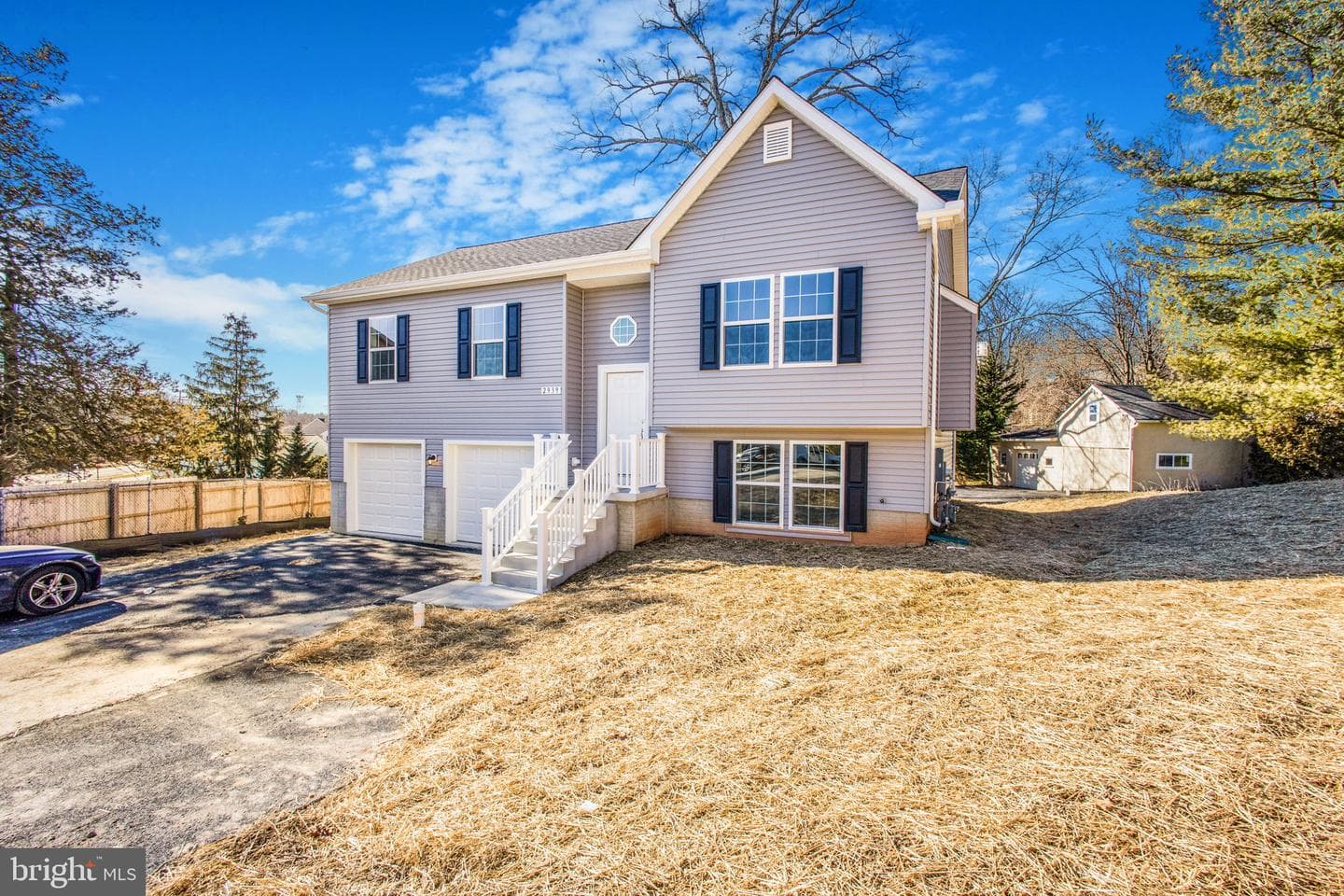 2939 Summit Avenue photo 2