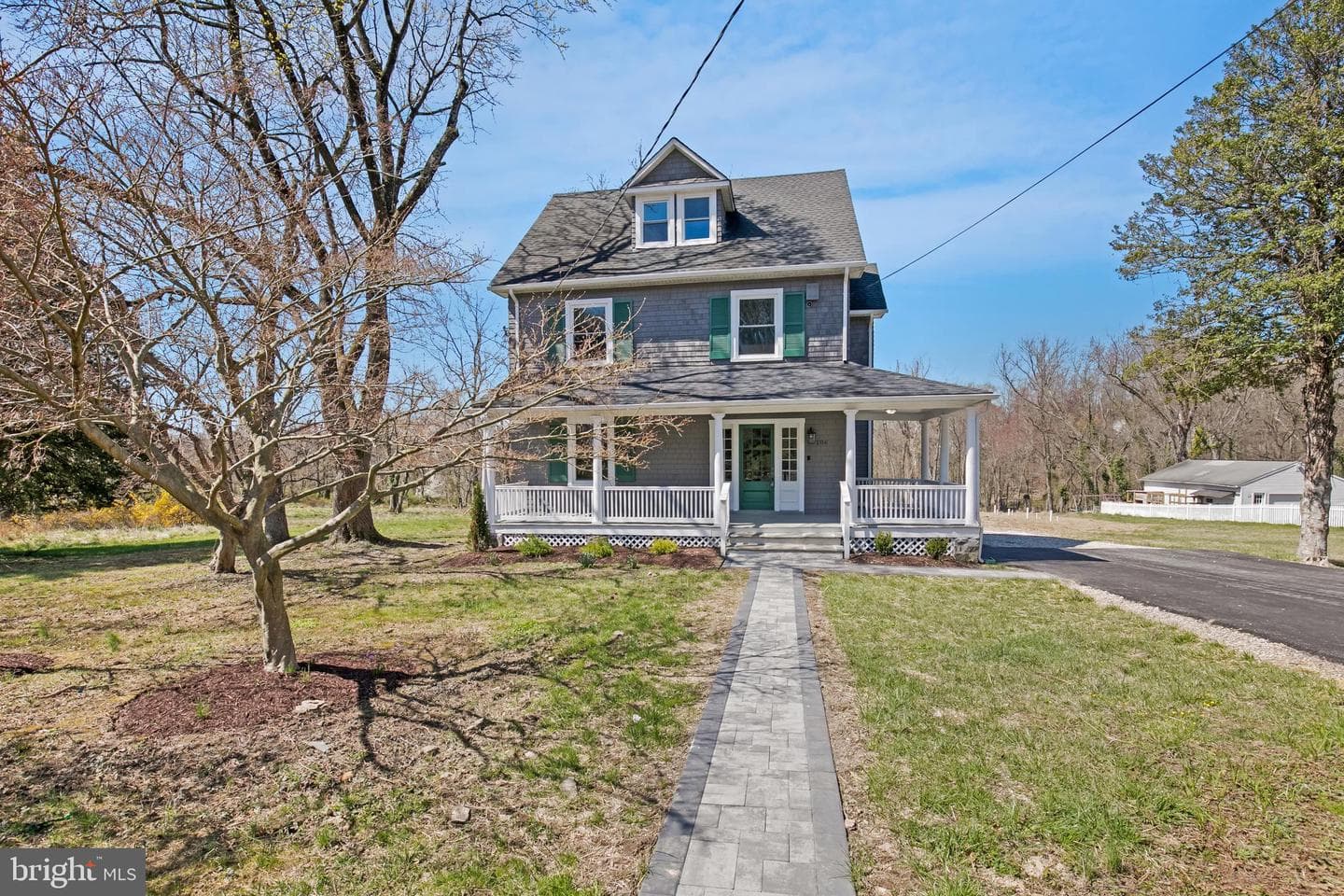 106 Maple Avenue photo 3