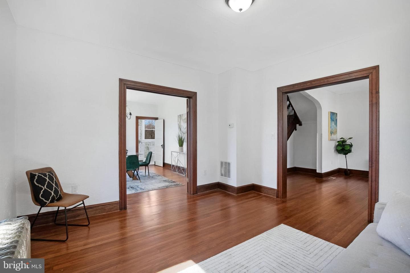 106 Maple Avenue photo 37