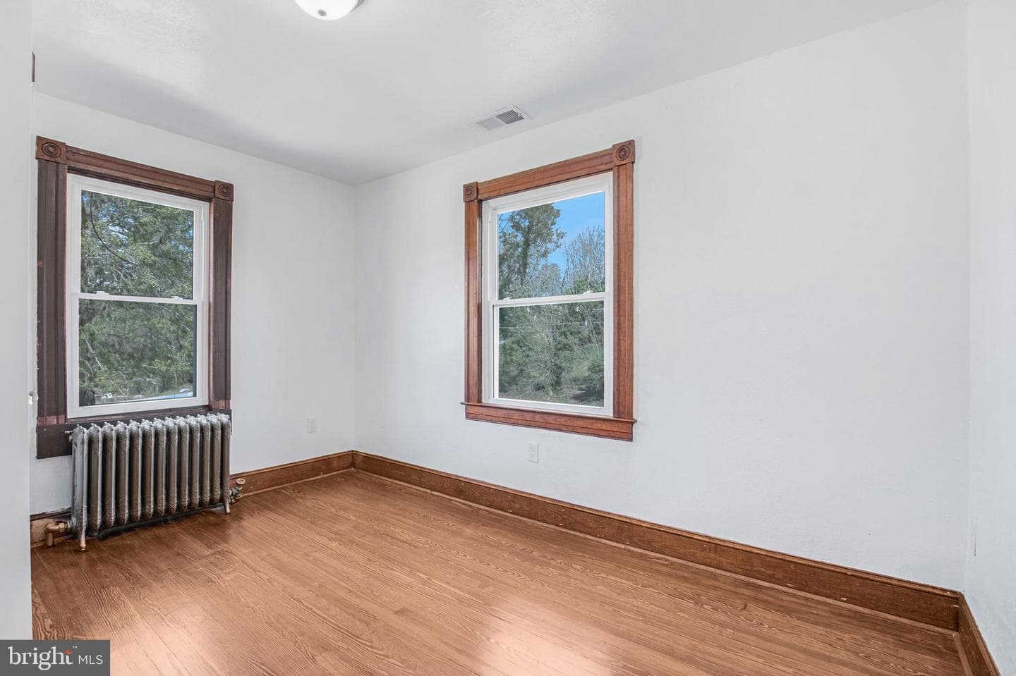 106 Maple Avenue photo 5