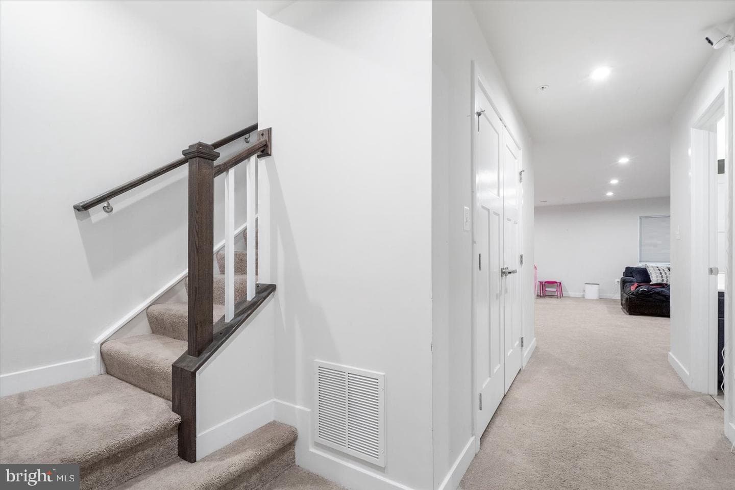 6411 Chessington Street photo 25